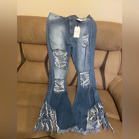 Plus Size Distressed Jeans- NWT - Picture 2 of 9